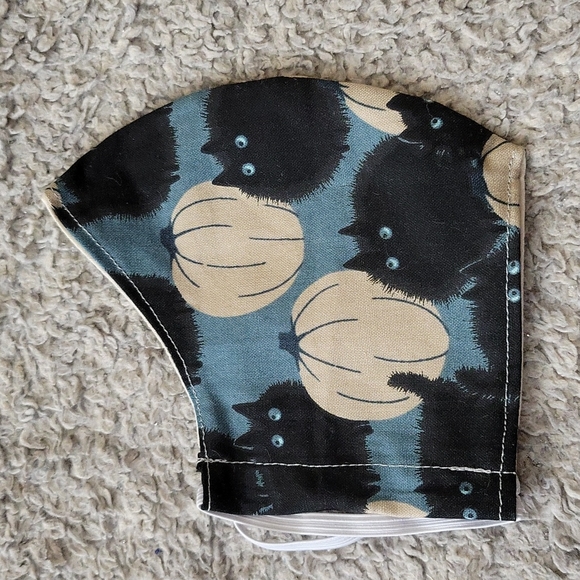 Cats and pumpkins face mask - Picture 1 of 4